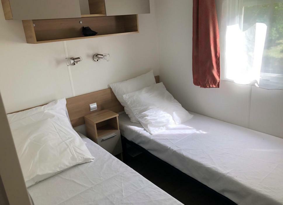 Mobil Home Proche Du Plan D'Eau D'アンブラン エクステリア 写真